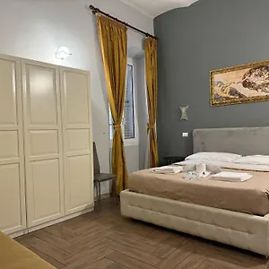 Konukevi Napoleone, Roma